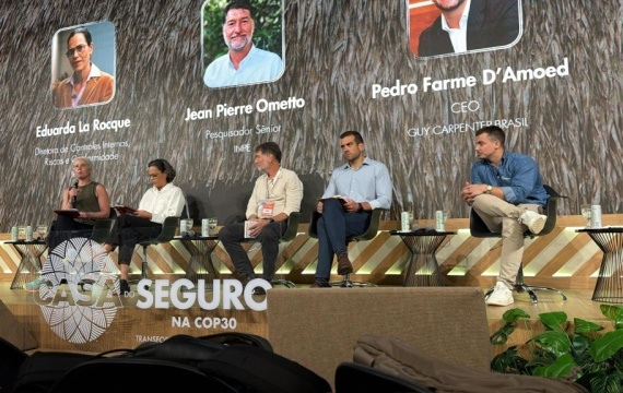 Diretora de Pesquisa e Inovação da FGV modera debate sobre contribuições do setor de seguros para a agenda climática na COP30